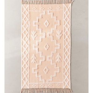 UO Isidora Tufted Rug